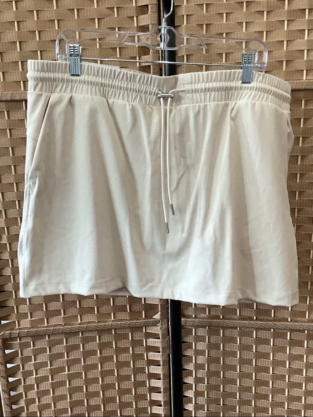 GAP Outdoor Voices Members Mark Outfit-Cream Skort, Pink Tank, Multi Linen Top - Picture 6 of 10